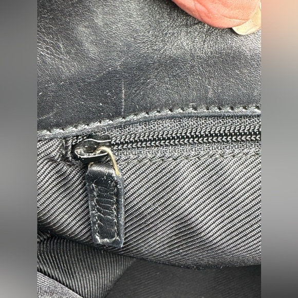 Gucci-Authentic-GG Canvas Shoulder Bag Black Leather - Picture 12 of 15